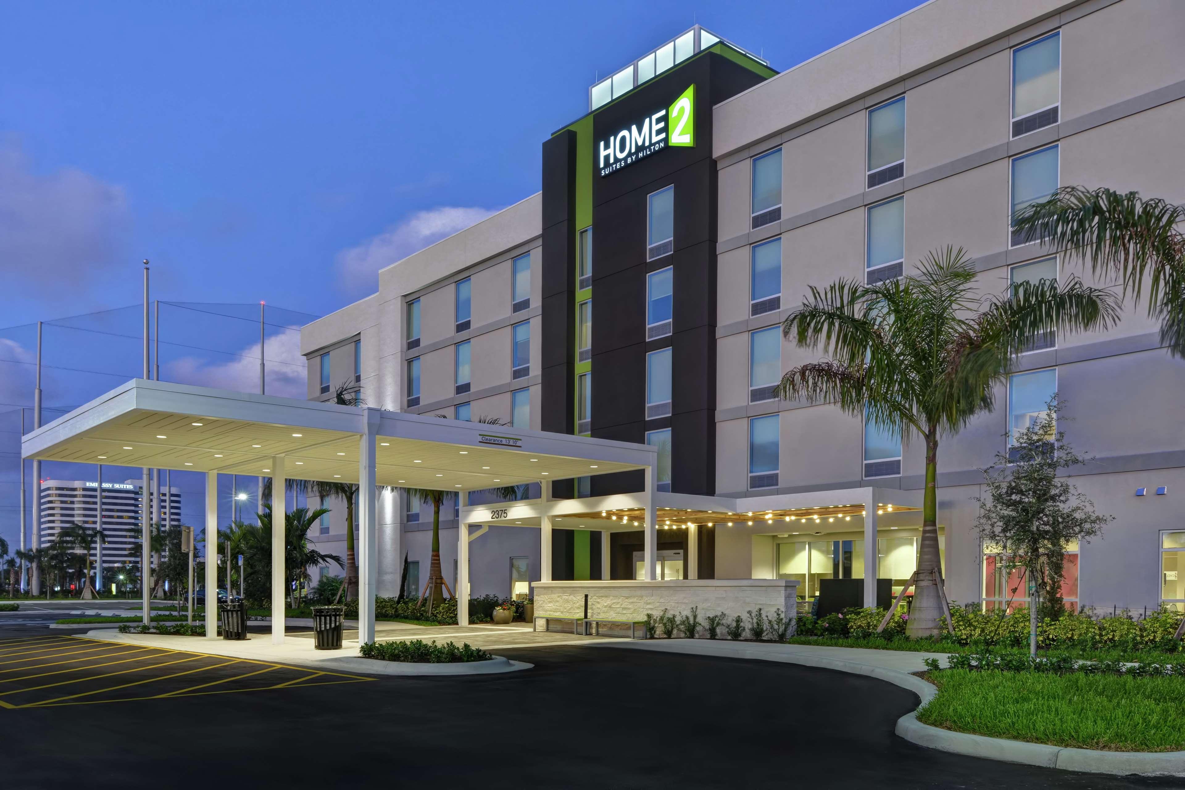 Home2 Suites By Hilton West Palm Beach Airport Exterior photo