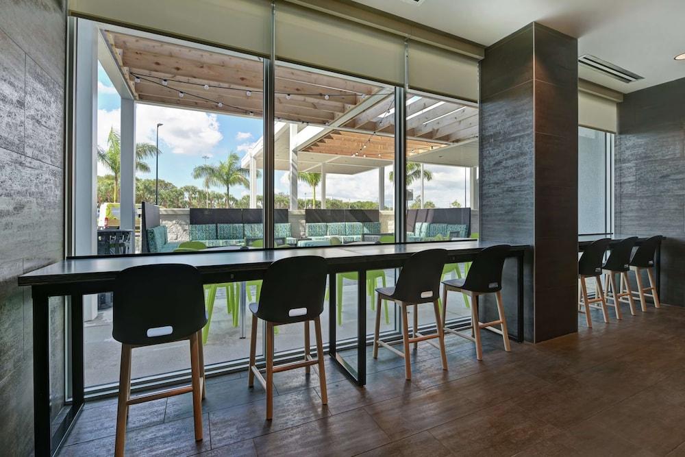Home2 Suites By Hilton West Palm Beach Airport Exterior photo